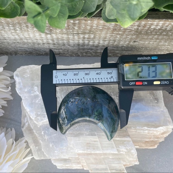 Moss Agate Moon Crystal - Picture 5 of 11